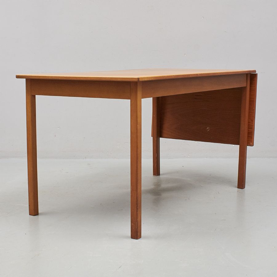 Matbord med låda, 1960 tal, teak, med klaff, Gärsnäs. Längd Matbord med låda, 1960 tal, teak, med klaff, Gärsnäs. Längd